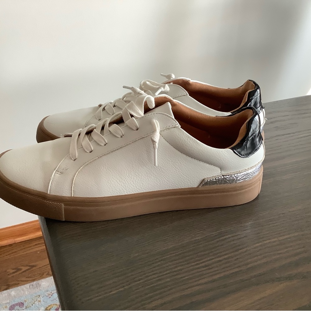 DV Dolce Vita sneakers